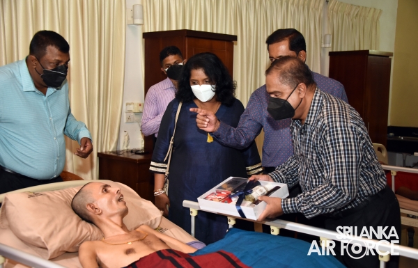 WAR VETERAN INMATES HONOURED BY COMMANDER OF THE AIR FORCE AT ‘MIHINDU SETH MEDURA’, ATTIDIYA
